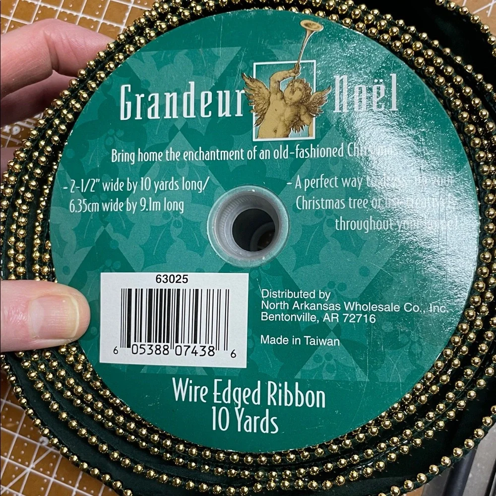 Grandeur Noel elegant green